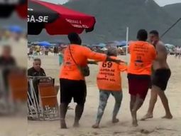 La secuencia fue registrada en una playa de Brasil. La secuencia fue registrada en una playa de Brasil.