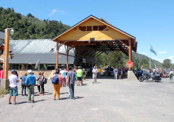 Por el volcán, cierran el paso Mamuil Malal para ingresar a Chile