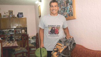 Germán Arias tiene 53 años, es municipal y montañista.