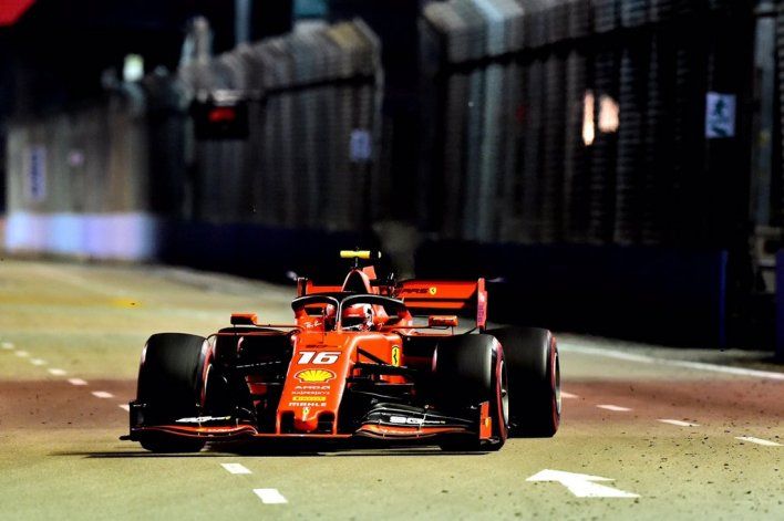 Charles Leclerc fue el más veloz de la noche de Singapur