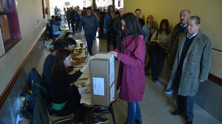 El frío hizo que la gente llegara más tarde a votar