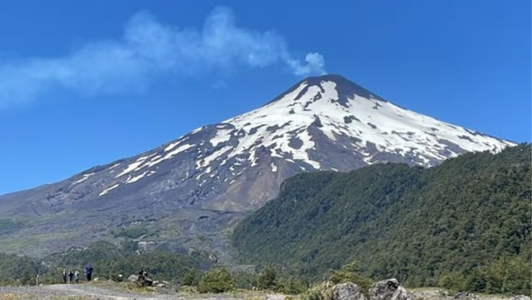El volcán se encuentra siendo monitoreado de forma contínua.