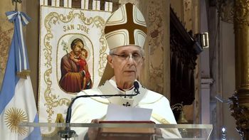 Arzobispo Mario Poli.jpg