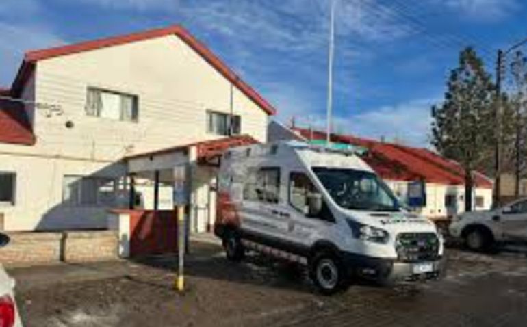 El camionero chileno fue trasladado hasta el Hospital de Río Mayo por otros choferes que pasaron por el lugar. El camionero chileno fue trasladado hasta el Hospital de Río Mayo por otros choferes que pasaron por el lugar.