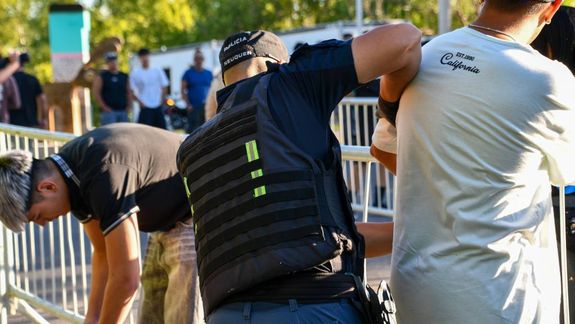 ¿Se puede entrar con encendedor? Los cambios y dudas sobre el cacheo de ingreso a la Fiesta de la Confluencia 2026
