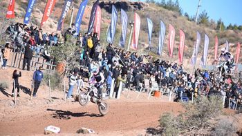 motocross: atrapante definicion y victoria de krieger en la barda motocross: atrapante definicion y victoria de krieger en la barda