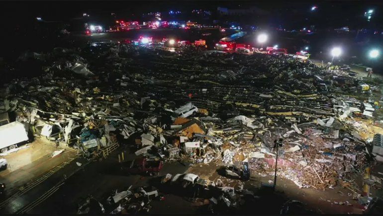 Tornados nocturnos azotaron el estado de Kentucky: estiman que hay cerca de 100 muertos