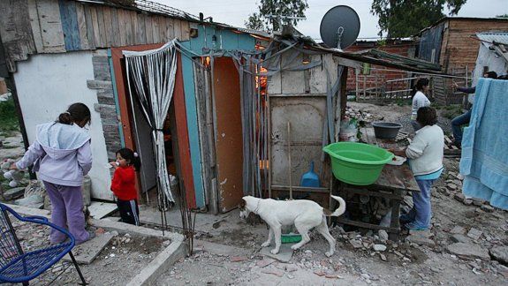 Una familia necesita $14.500 por mes para no ser pobre