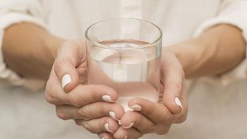 Que fluya el dinero: poderoso ritual con un vaso de agua para abrir tu camino Que fluya el dinero: poderoso ritual con un vaso de agua para abrir tu camino