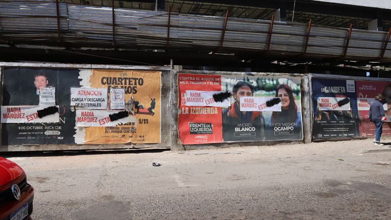 Otos partidos políticos también fueron tapados con frases hacia La Libertad Avanza y Nadia Márquez. Otos partidos políticos también fueron tapados con frases hacia La Libertad Avanza y Nadia Márquez.