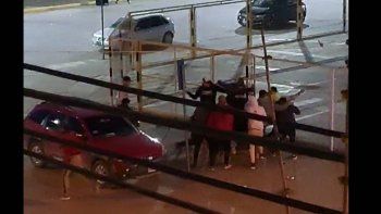 video: salvaje enfrentamiento frente al club cipolletti video: salvaje enfrentamiento frente al club cipolletti