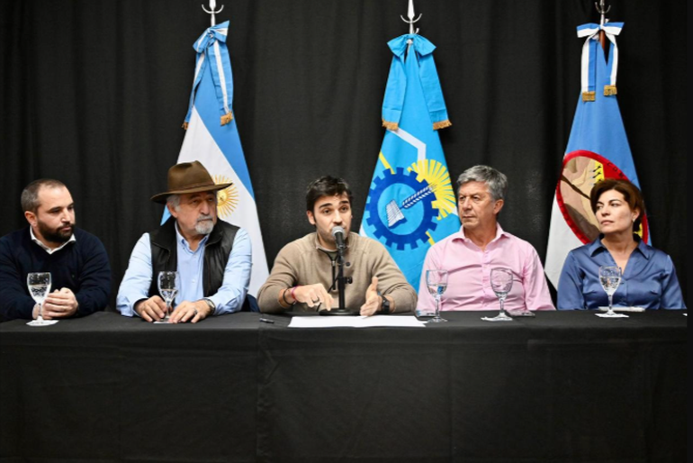 El gobernador Ignacio Torres encabezó el acto de apertura de sobres de la licitación de una obra en la ruta 3 que es clave para Comodoro Rivadavia. El gobernador Ignacio Torres encabezó el acto de apertura de sobres de la licitación de una obra en la ruta 3 que es clave para Comodoro Rivadavia.