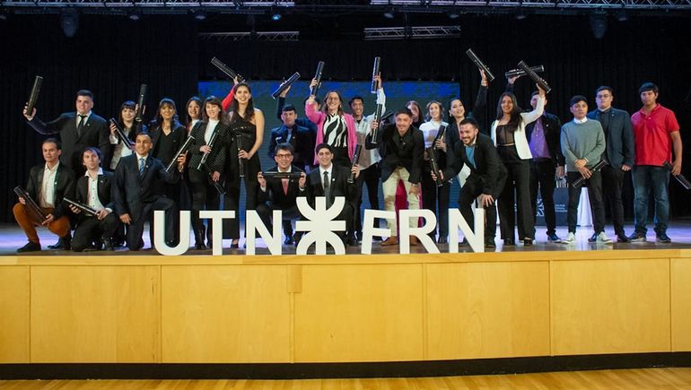 Se graduaron 35 nuevos profesionales de la UTN FRN