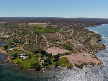 El desarrollo inmobiliario La Península, en la margen sur del Lago Marí Menuco. El desarrollo inmobiliario La Península, en la margen sur del Lago Marí Menuco.