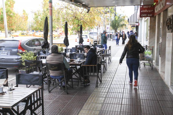 En fotos: el desacato comercial al confinamiento