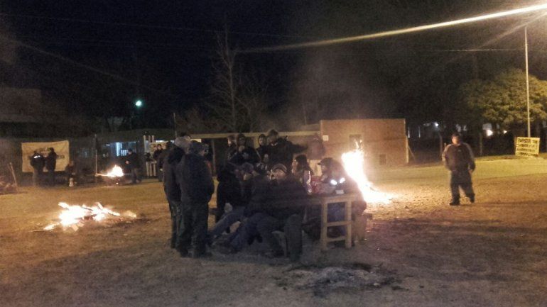Trabajadores de una empresa maderera reclaman falta de pago de haberes