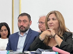 La intendenta Daniela Salzotto, solicitó que se revea la medida que contempla la reducción del 50% de regalías petroleras que recibe la localidad. La intendenta Daniela Salzotto, solicitó que se revea la medida que contempla la reducción del 50% de regalías petroleras que recibe la localidad.