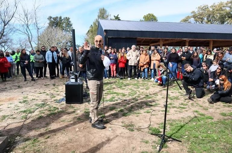 Para cerrar la jornada, el cantante compartió una choripaneada de festejo con todos los que participaron del evento campestre. Para cerrar la jornada, el cantante compartió una choripaneada de festejo con todos los que participaron del evento campestre.