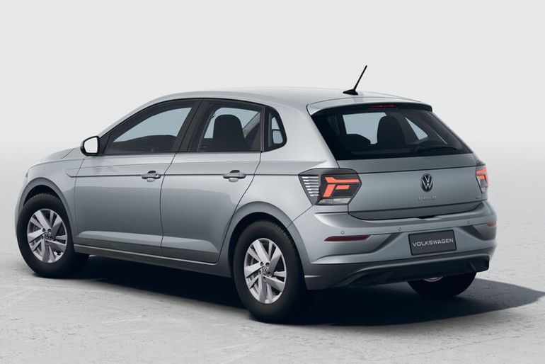 Llantas de aleación de 15 pulgadas y espejos y manijas en color carrocería. Llantas de aleación de 15 pulgadas y espejos y manijas en color carrocería.