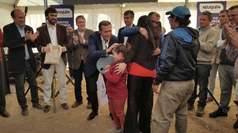 Gutiérrez entrega 155 viviendas en Las 127 Hectáreas