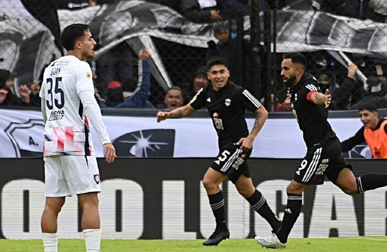 Deportivo Riestra ganó con el gol de Jonathan Herrera en el comienzo del encuentro.&nbsp;