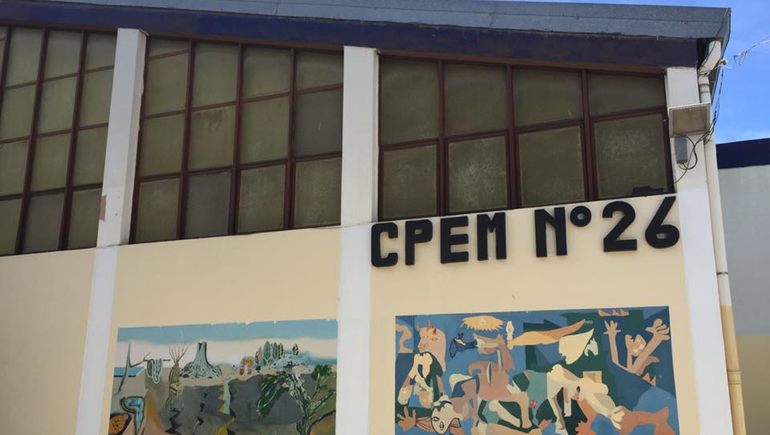 Se dictaban clases de manera intermitente a los diferentes cursos. Se dictaban clases de manera intermitente a los diferentes cursos.