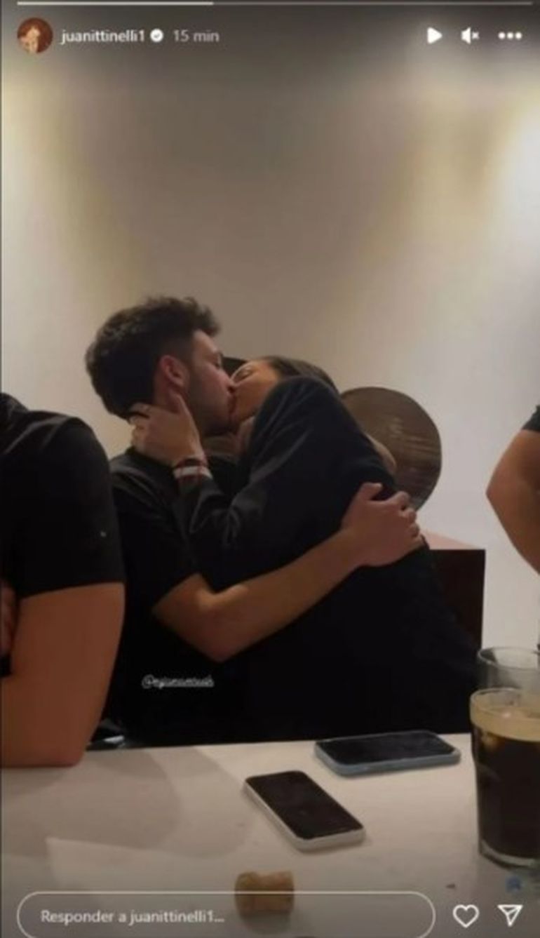 La foto con la que Juanita Tinelli blanqueó su noviazgo con Mijael Mamruth. La foto con la que Juanita Tinelli blanqueó su noviazgo con Mijael Mamruth.