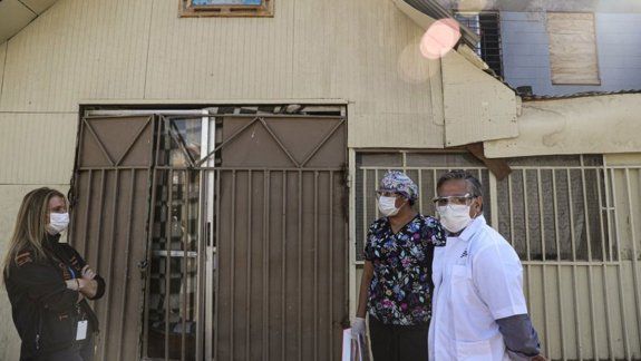 Un pastor con coronavirus se reunió con 30  fieles