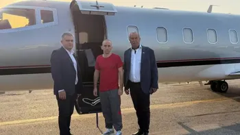 Nahuel Gallo junto a Luciano Nakis y Fernando Isla Cáceres, dirigentes de la AFA. Nahuel Gallo junto a Luciano Nakis y Fernando Isla Cáceres, dirigentes de la AFA.