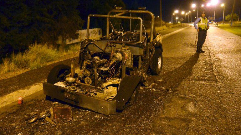 Susto en el centro: explotó un jeep y hubo un gran estruendo
