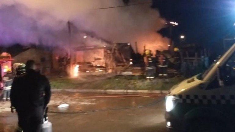 Tragedia: murieron cinco nenes y dos mujeres en un incendio