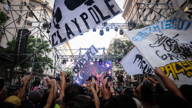 A 18 años de la tragedia de Cromañón, Patricio Fontanet dio un recital en el Obelisco
