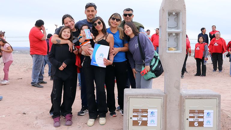 Daniel y Carolina, junto a su familia. Daniel y Carolina, junto a su familia.