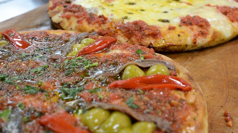 Jugó en Independiente, lo compraron en la Premier League y ahora vende pizza