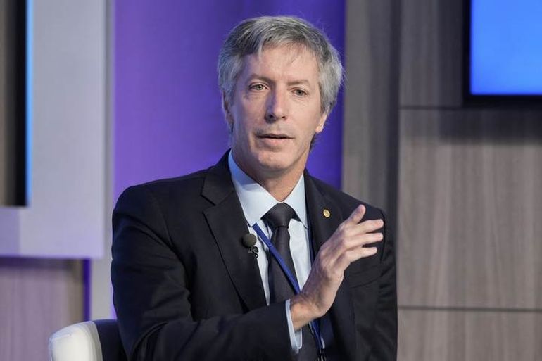Santiago Bausili, presidente del Banco Central, dice que no va a comprar dólares a cualquier costo