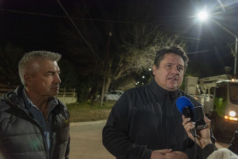 Gaido inauguró la nueva luminaria led en el Barrio Barreneche. Gaido inauguró la nueva luminaria led en el Barrio Barreneche.