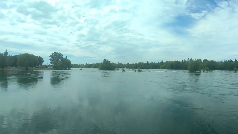Aumentan los caudales y crecen los ríos Limay y Neuquén