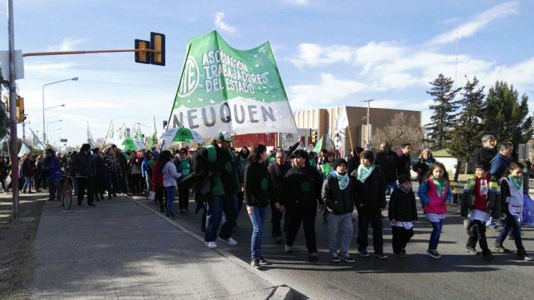 Otra vez ATE interrumpe el tránsito en el centro neuquino