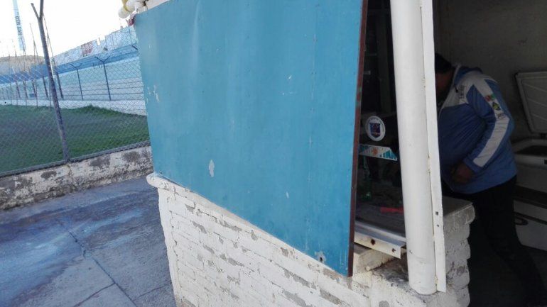 Los delincuentes forzaron la chapa de la cantina