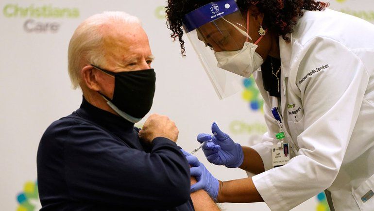 Joe Biden dio el ejemplo: se vacunó contra el coronavirus