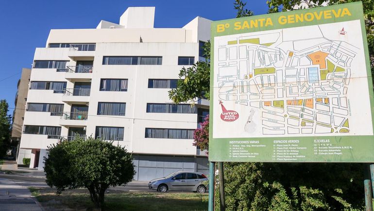 Preocupación en Santa Genoveva por un hombre que merodea con una jauría