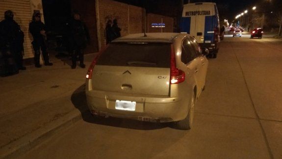 Detuvieron a una banda mixta: la policía cree que se trata de siete expertos boqueteros