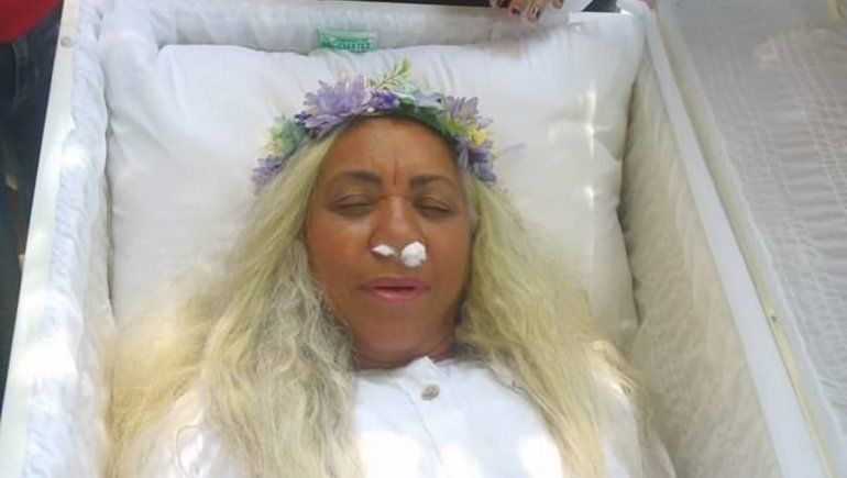 Viral: fingió su muerte para saber cómo sería su funeral.