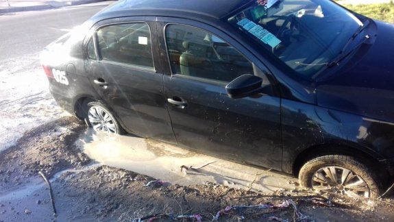 Remisero cayó dentro de un cráter en el bajo neuquino