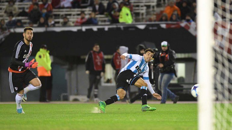 El Huevo Acuña fue la figura del clásico