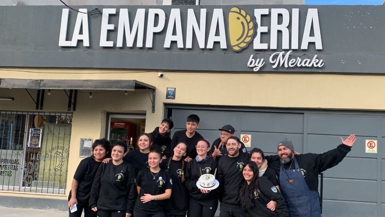 El equipo completo de La Empanadería, durante el primer aniversario del local.