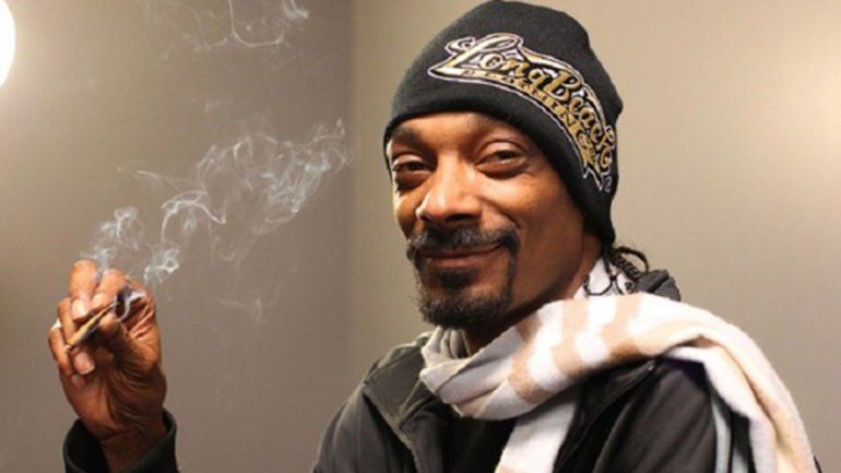 Snoop Dogg lanzó un libro que se puede fumar