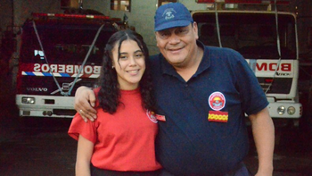 Bombero héroe no se jubila por el sueño de trabajar con su hija