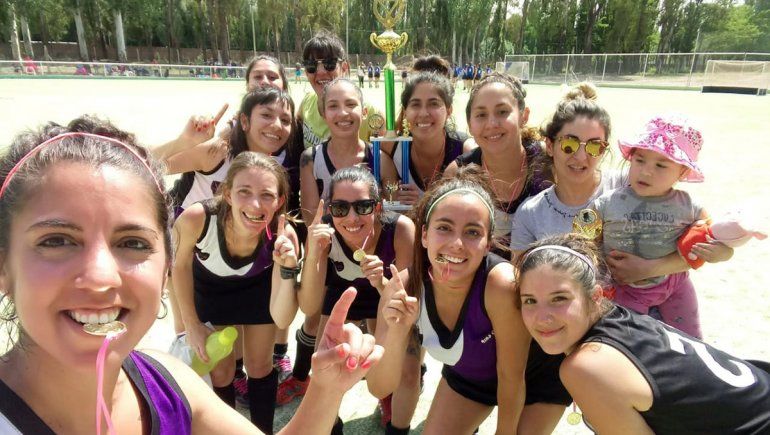 Alto Valle se coronó en la Liga Social de hockey