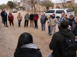 Vecinos de Balsa Las Perlas se reunieron en el barrio con el Secretario de Gobierno de Cipolletti. 